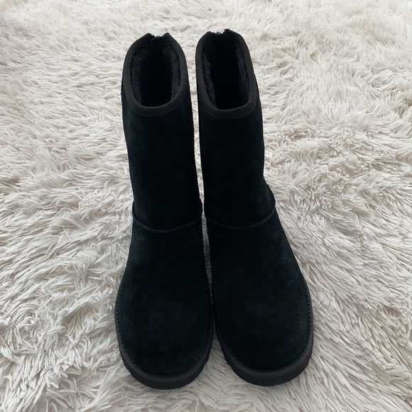 brand new with box authentic ugg classic short logo zip boots In black - Picture 7 of 9